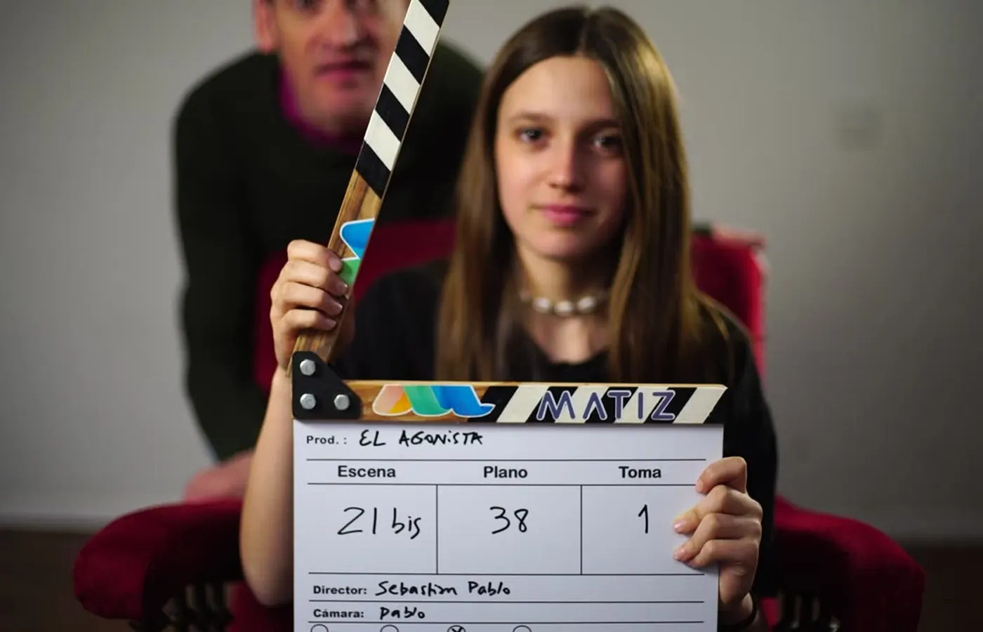 Sebastián y Vera en una escena íntima de El Agonista