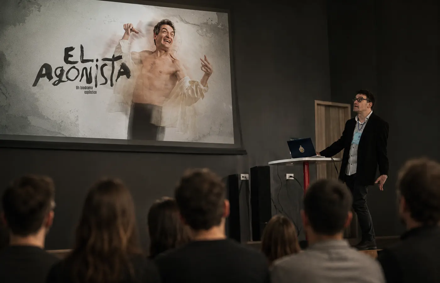 Materiales de trabajo y creación del universo El Agonista